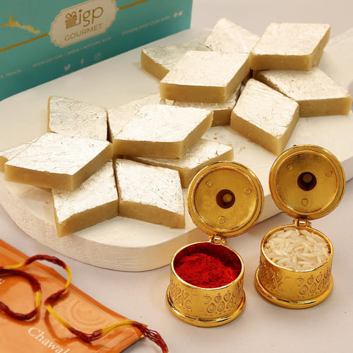 Kaju Katli With Holi Tikka Gift Set