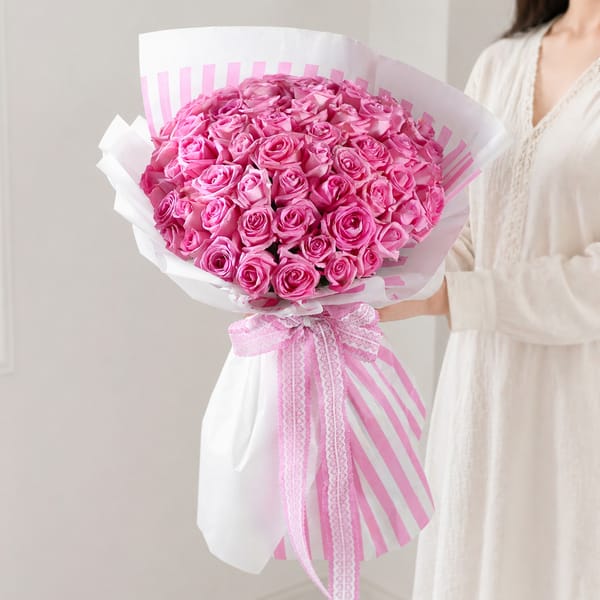 Unforgettable 50 Pink Roses Hand Tied