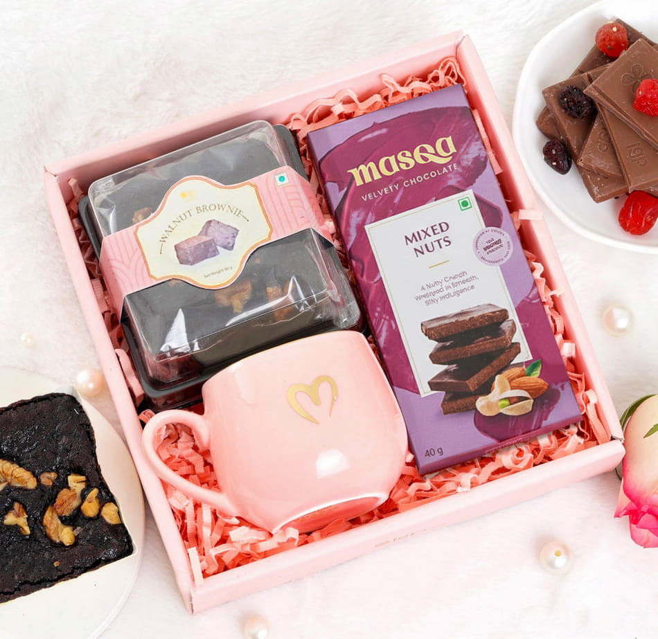 Cupid's Delight Surprise Hamper: Gift/Send newigp Gifts Online