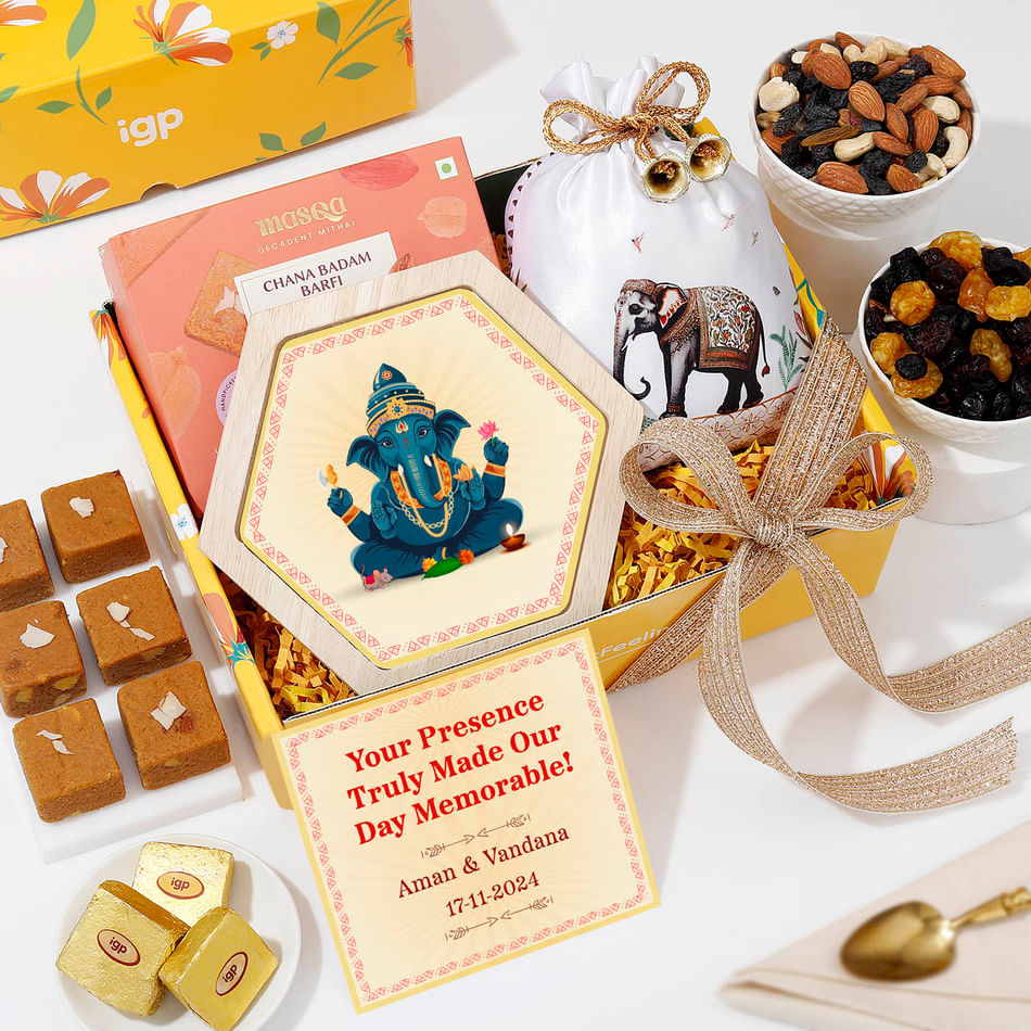 Buy/Send Personalized Elegant Wedding Favour Hamper Online IGP