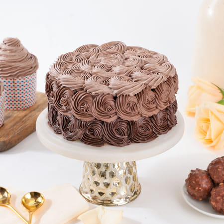 Chocolate Roses Cream Cake-picture-14