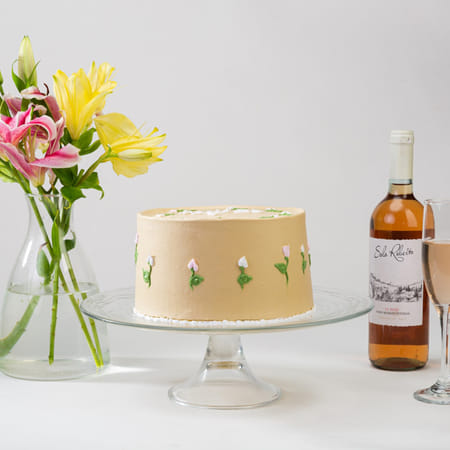Creamy Cake with Intricate Floral Design (1Kg)-picture-26