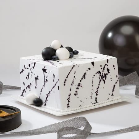 Delectable Monochrome Cake (2 Kg)-picture-37