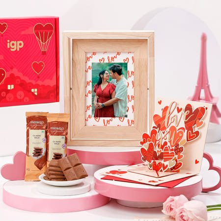 Lovely Moments Personalized Valentine's Day Hamper
