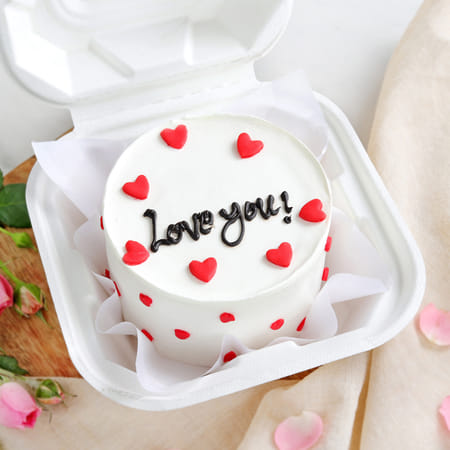 Small heart themed bento cake