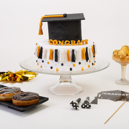 Yummy and Delightful Graduation Cake (3.5 Kg)-picture-34