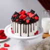 Valentines Chocolate Kiss Red Velvet Cake (750 Gm)