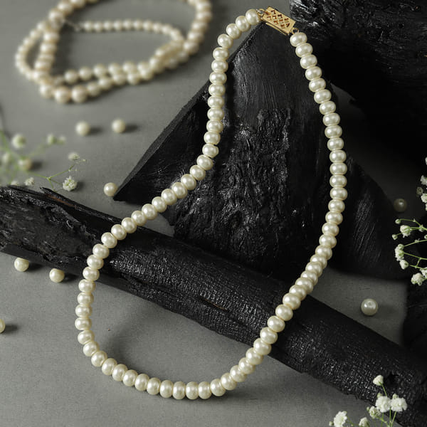 Aesthetic Pearl Necklace