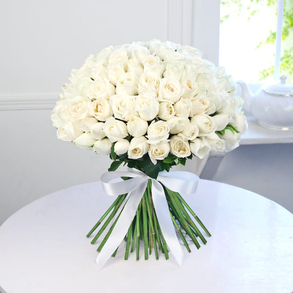 Bunch of 100 White Roses