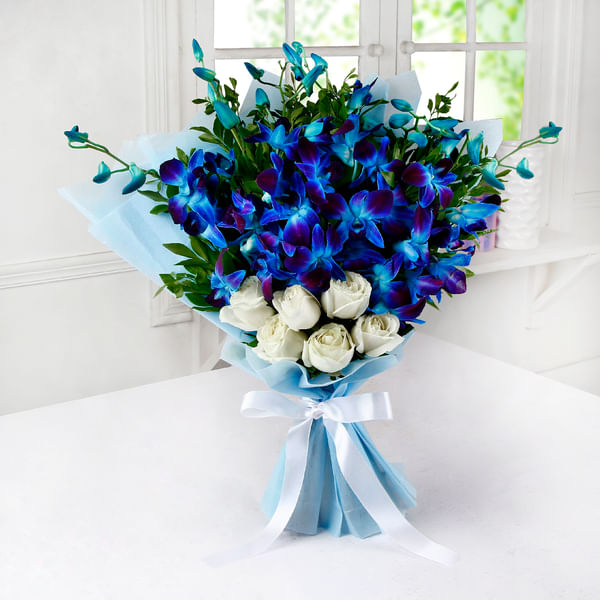 Bunch of 6 White Roses & 6 Blue Orchids