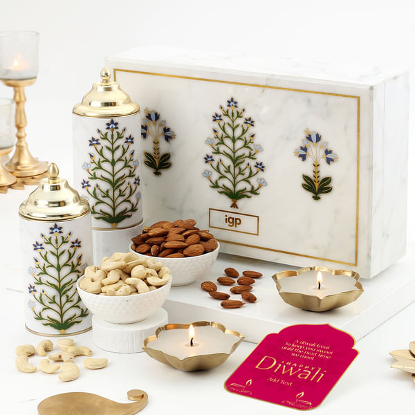 Celebration Of Light And Flavour Personalized Hamper