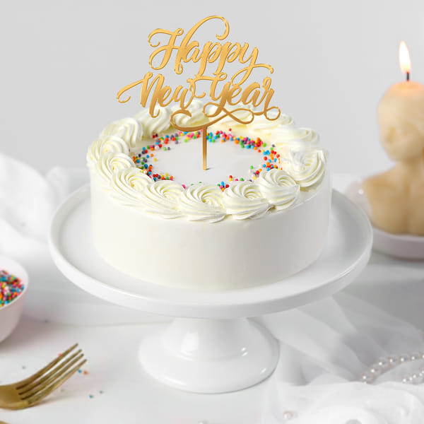 Creamy Vanilla New Year Cake