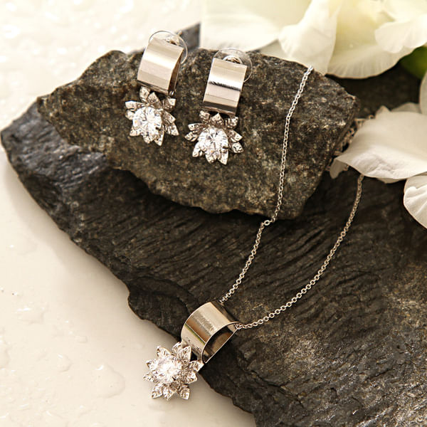 CZ Stone Studded Necklace Set in Unique Design