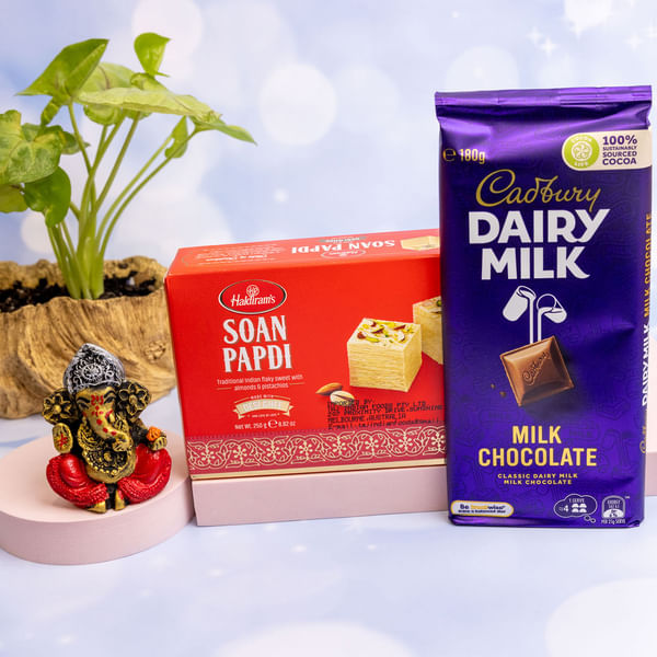 Decorated Ganesha with Sweet & Chocolate