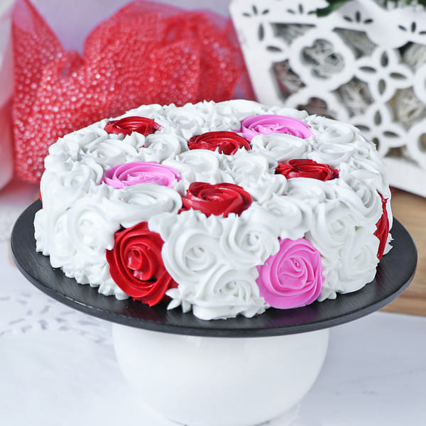 Delightful chocolate Rosette Cake (1 Kg)