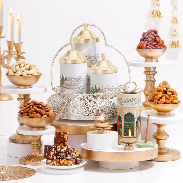 Diwali Gift Hamper With Assorted Treats