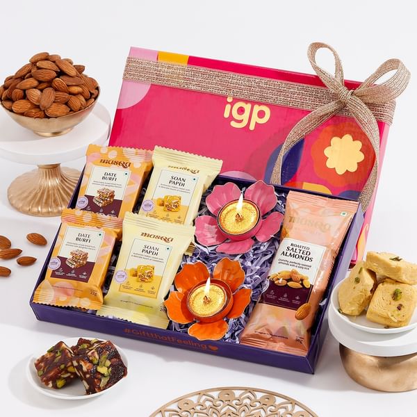 Diwali Sweets And Diyas Gift Hamper
