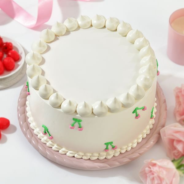 Dreamy Vanilla Cream Cake