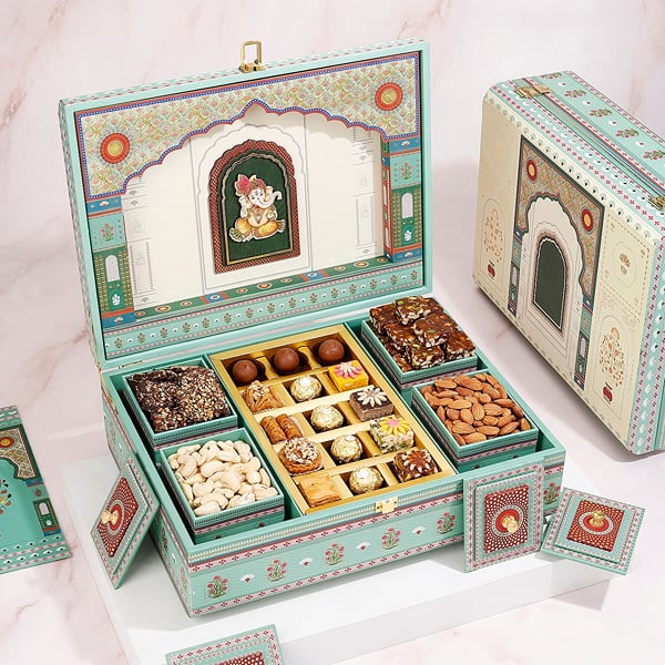 Festive Grandeur Gift Hamper