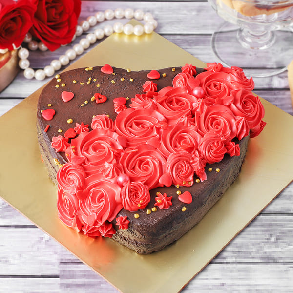 Floral Valentine Fresh Cream Cake (2 kg)