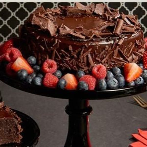 Flourless Chocolate Fudge Cake with Chocolate Curls (1 Kg)
