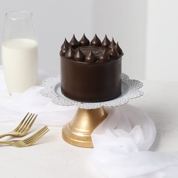 Ganache Crown Chocolate Cake (300 Gm)