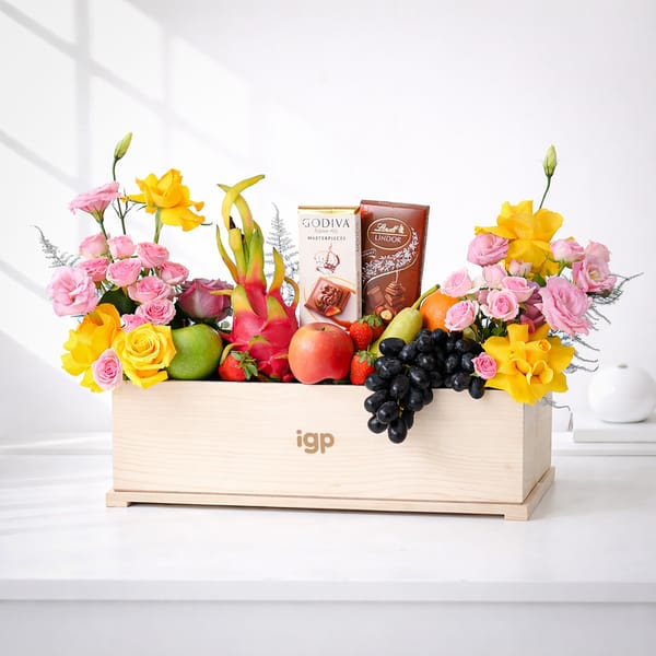 Garden Glow 8 Fruits & 2 Chocolates Gift Hamper