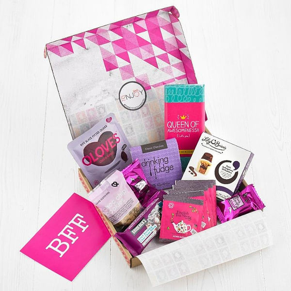 GIRLIE BOX