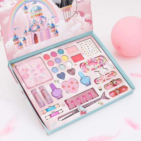 Glamour Princess 28-Piece Makeup And Accessories Kit