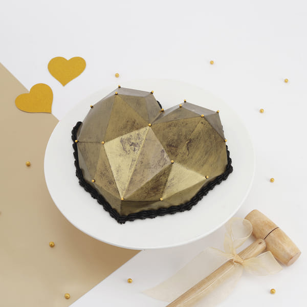 Golden Pinata Cake (1 Kg)