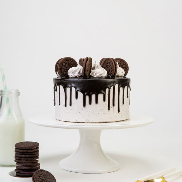Gooey Oreo Cake