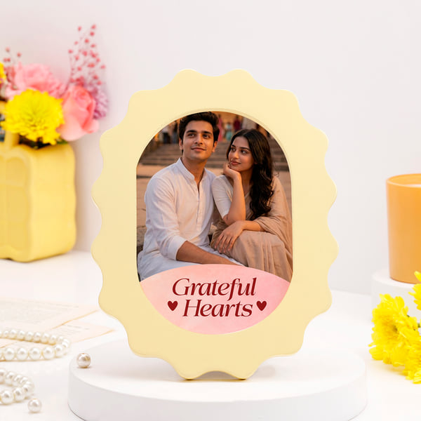 Gratitide Hearts Personalized Scalloped Photo Frame