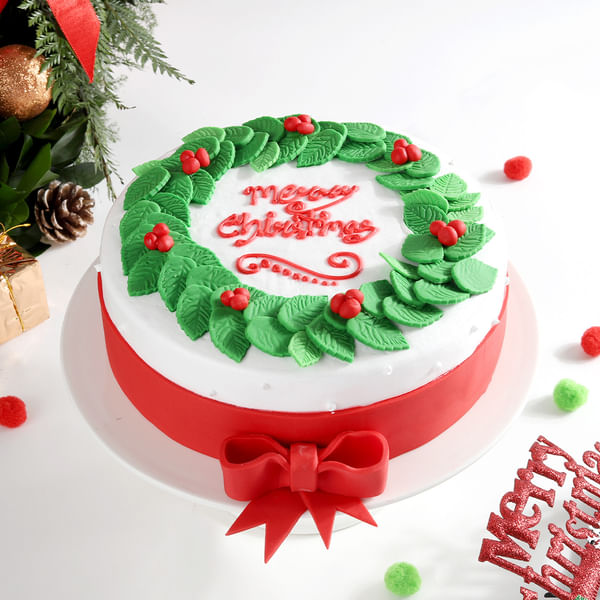 Holly Leaves Semi Fondant Cake (2kg)