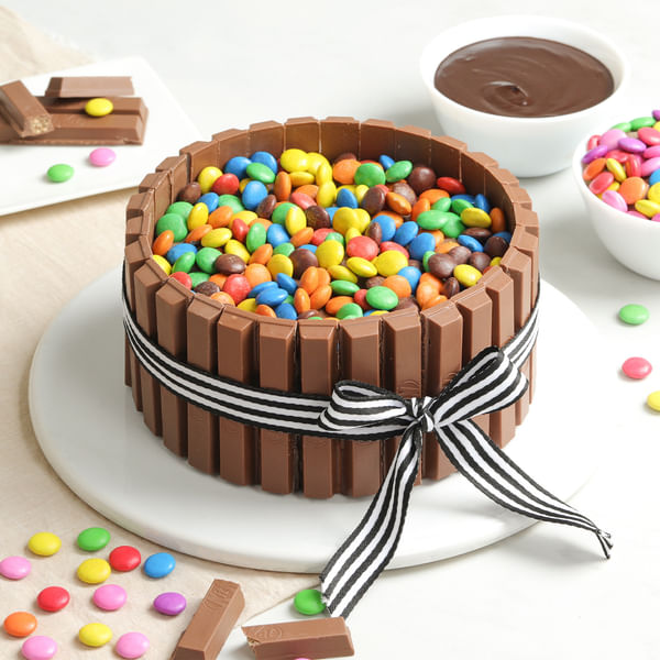 Kitkat And M&M Cream Cake (1kg)