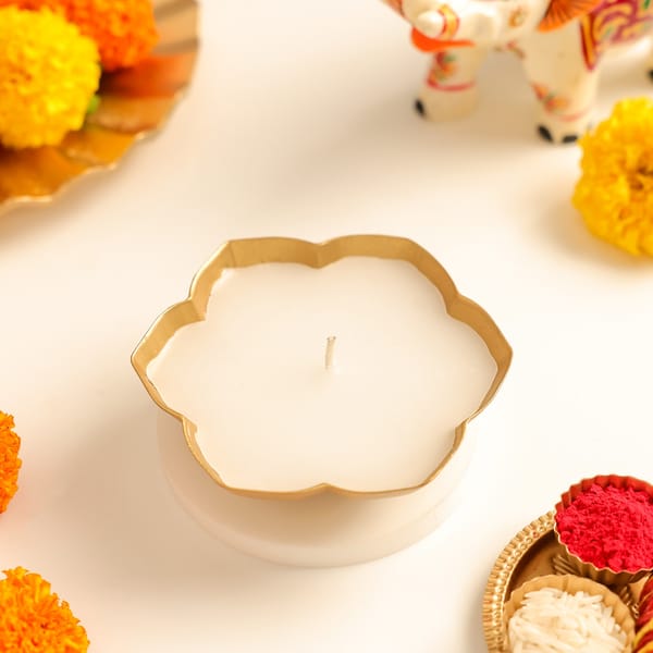 Lotus design metal candle
