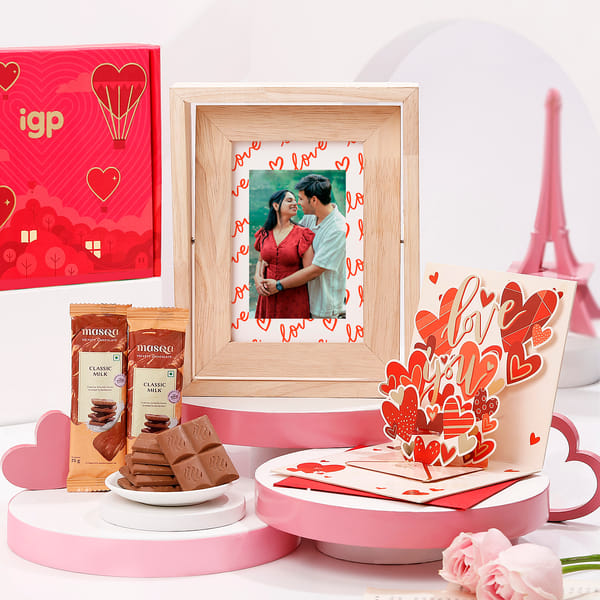 Lovely Moments Personalized Hamper