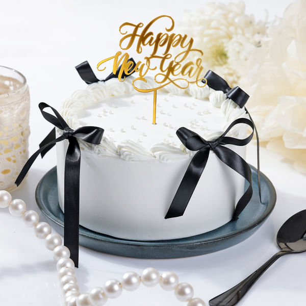 Pearls And Ribbons New Year Cake