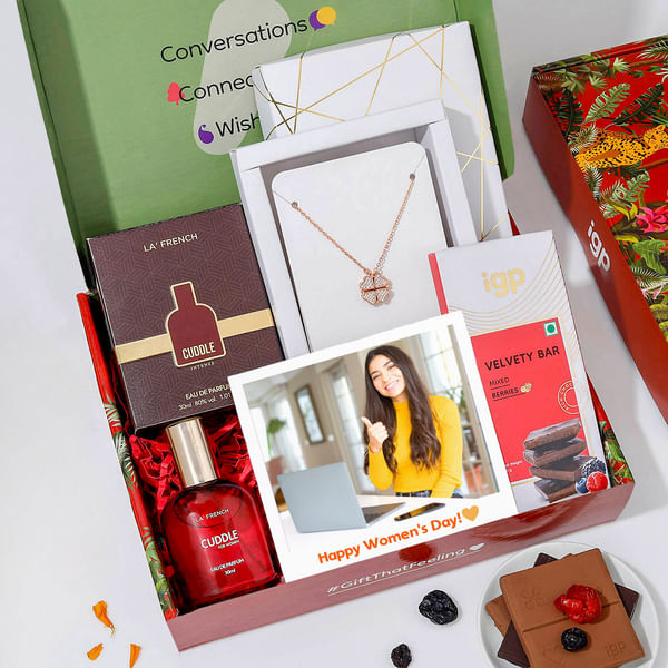 Personalized Heartfelt Indulgence Women's Day Hamper