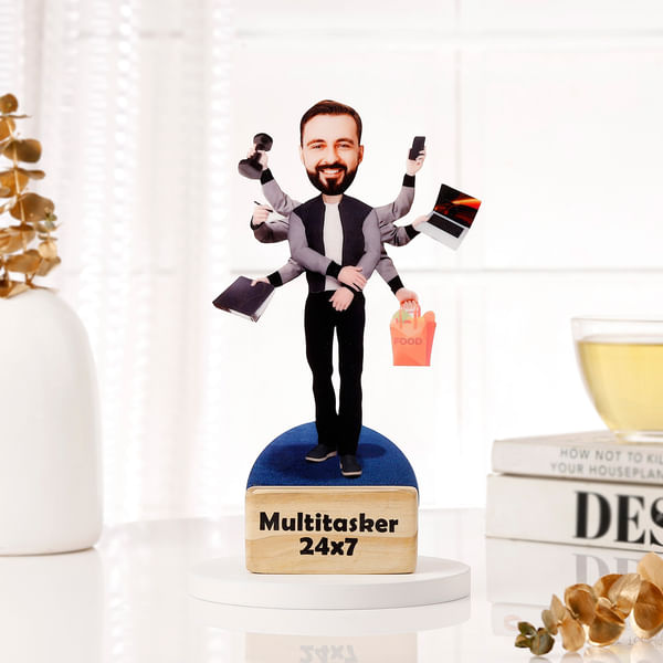 Personalized Multitasker Caricature