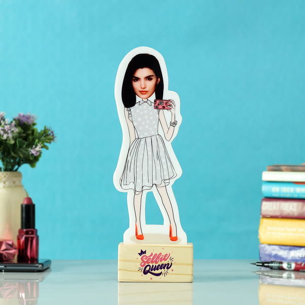 Personalized Selfie Queen Caricature with Wooden Stand