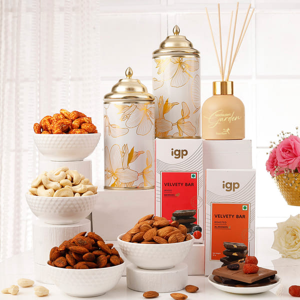 Pink Hamper with Assorted chocolate