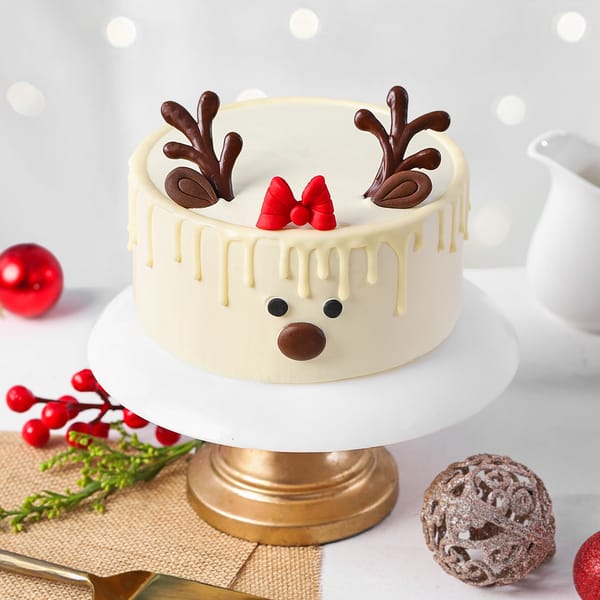 Reindeer Frosted Christmas Cake (750 Gm)