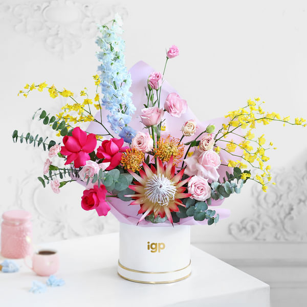 Roses & Lisianthus Premium Floral Display