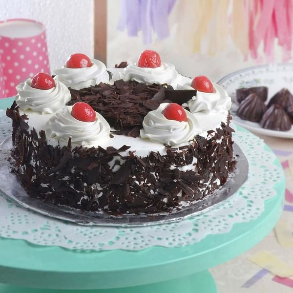 Round Black Forest Cake