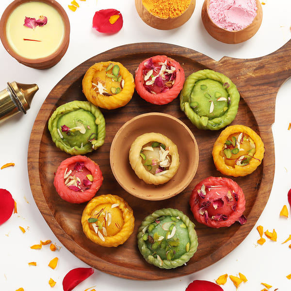 Buy/Send Scrumptious Assorted Chandrakala Gujiya Online | IGP | JVS1202996