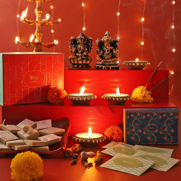 Set of 4 Metal Diyas with Laxmi Ganesha Idols Hamper
