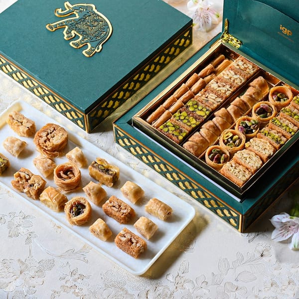 Sweet Elegance Baklava Gift Box (250 Gm)