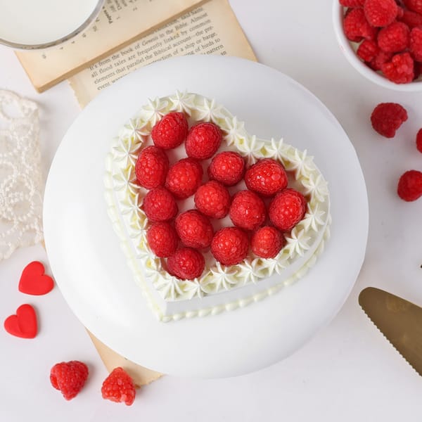 Sweetheart Raspberry Chocolate Cake For Valentine’s Day (1 Kg)