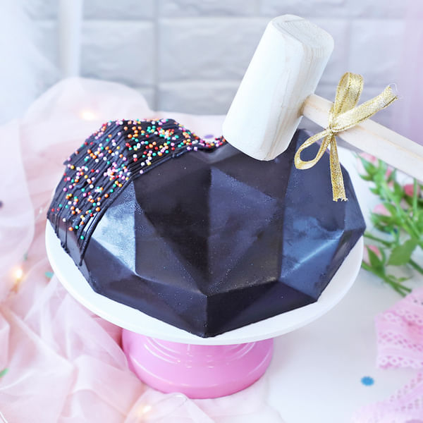 Valentine Chocolate Heart Pinata Cake (1 kg)
