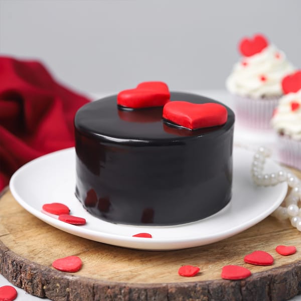 Valentines Chocolate Love Red Velvet Cake (250 Gm)